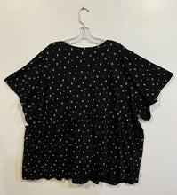 Load image into Gallery viewer, Short Sleeve Top - Size 5
